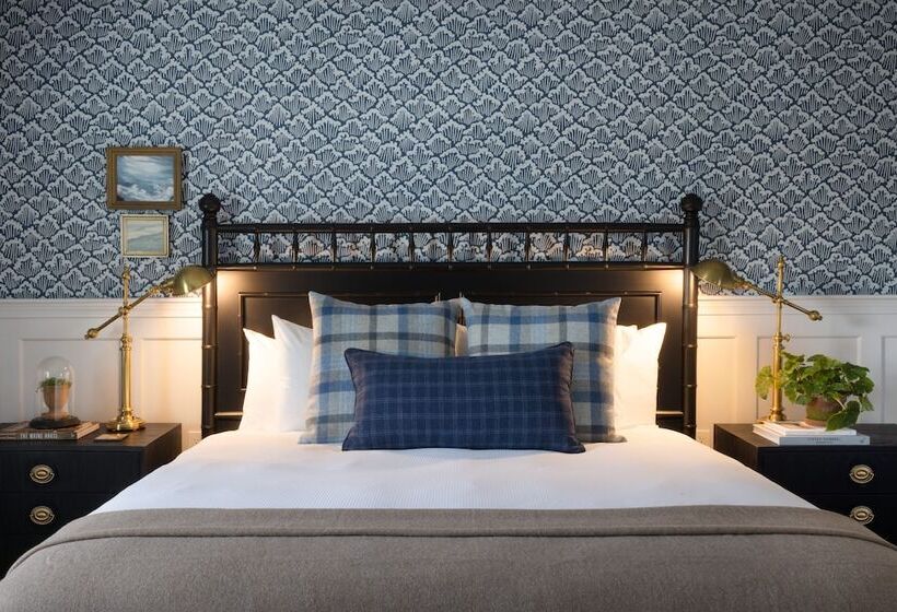 جناح, Kennebunkport Inn