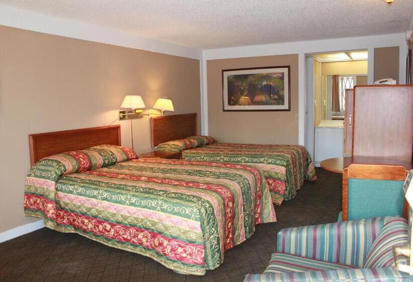 带2个双人床的标准工作室, Knights Inn Indianapolis