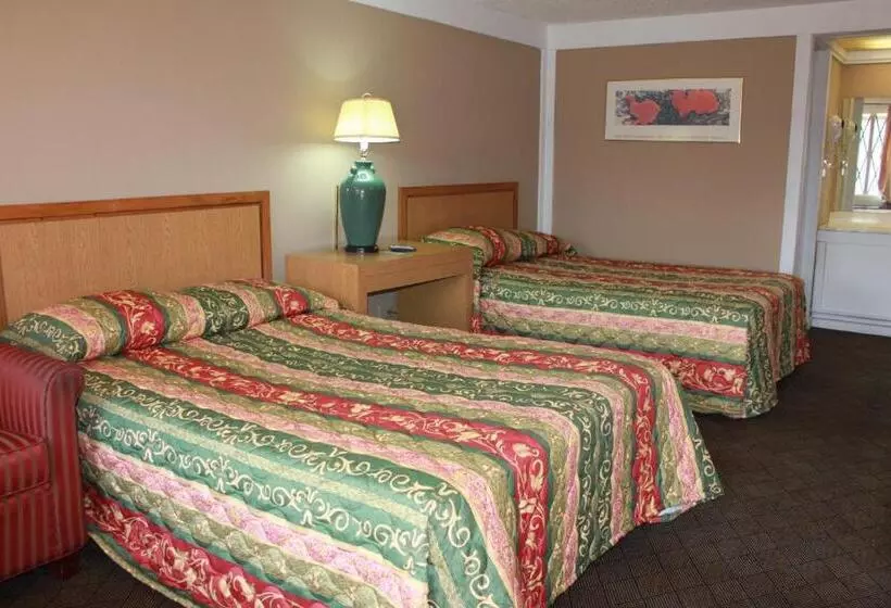 ２ダブルベッドのスタンダードルーム, Knights Inn Indianapolis