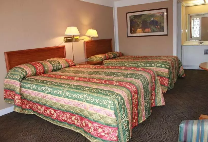 ２ダブルベッドのスタンダードルーム, Knights Inn Indianapolis