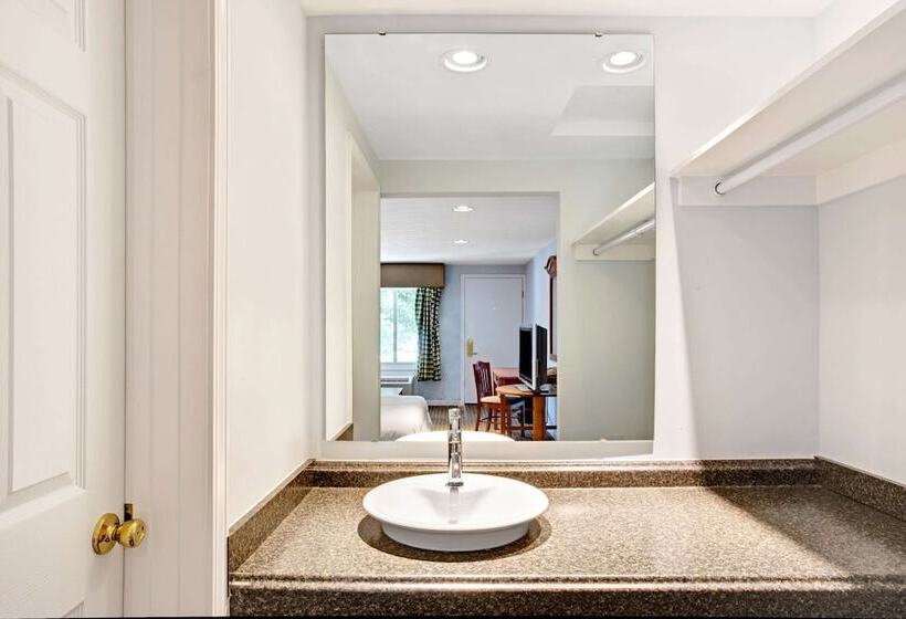 غرفه قياسيه سريرين مزدوجين, Knights Inn Indianapolis