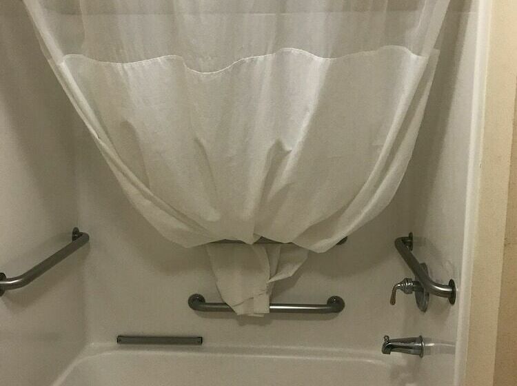 غرفه قياسيه سريرين مزدوجين, Quality Inn Oak Ridge