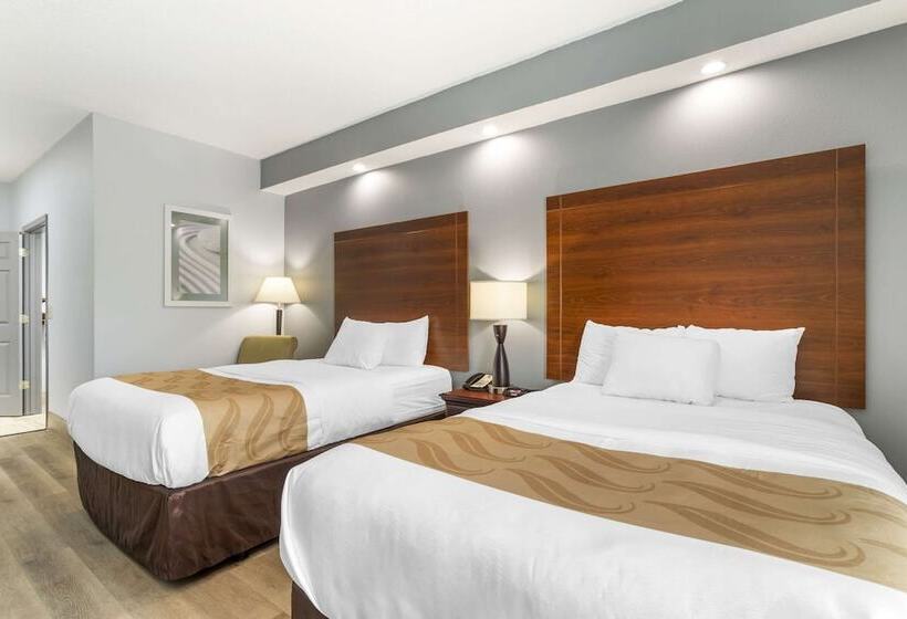 ２ダブルベッドのスタンダードルーム, Quality Inn Oak Ridge