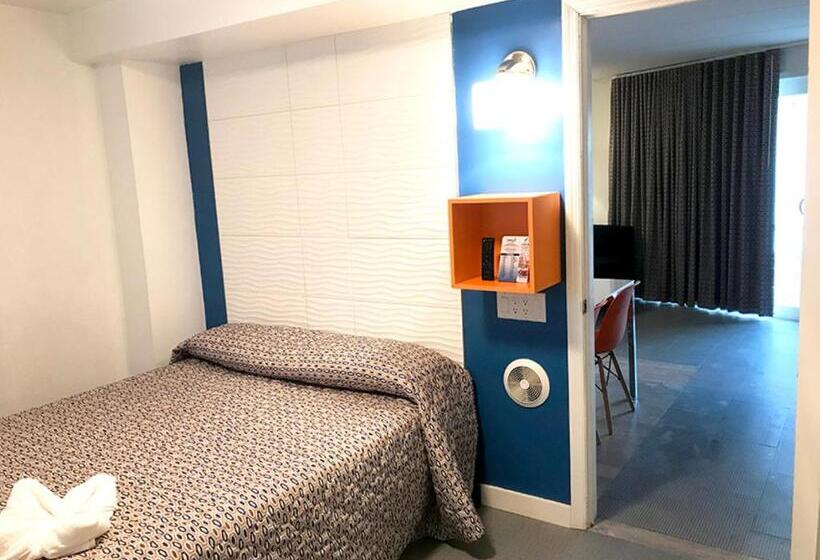 Апартаменты 1 Спальня Вид на Бассейн, The Jolly Roger Motel