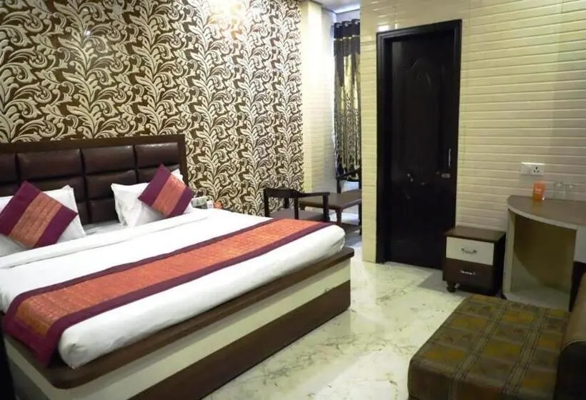 Deluxe-huone, Holy City