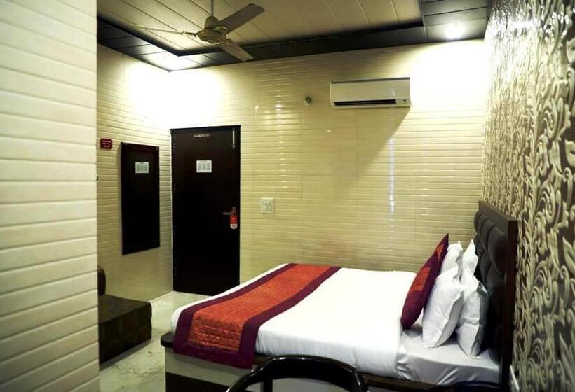 Camera Deluxe, Holy City