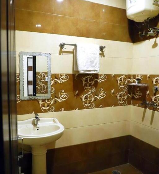 Camera Deluxe, Holy City