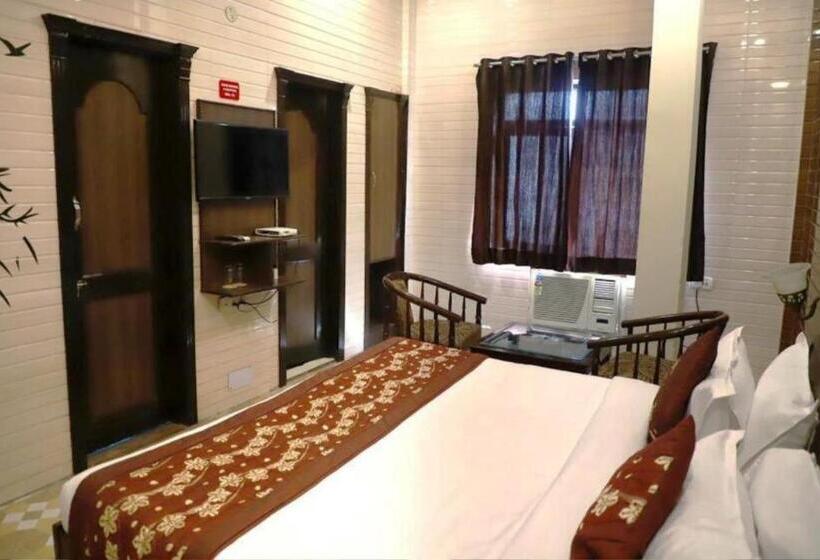 Camera Deluxe, Holy City