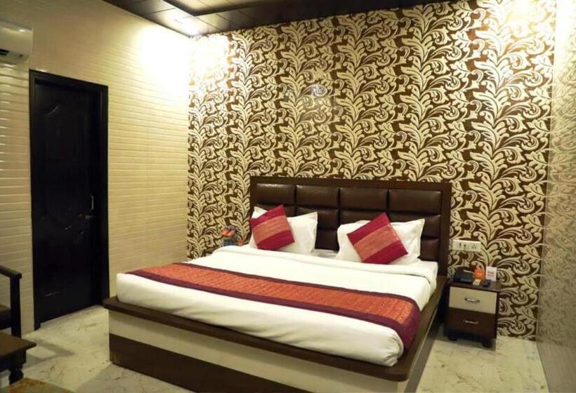 Camera Deluxe, Holy City