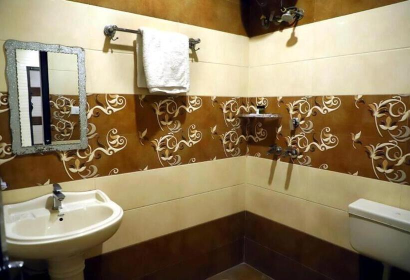 Camera Deluxe, Holy City