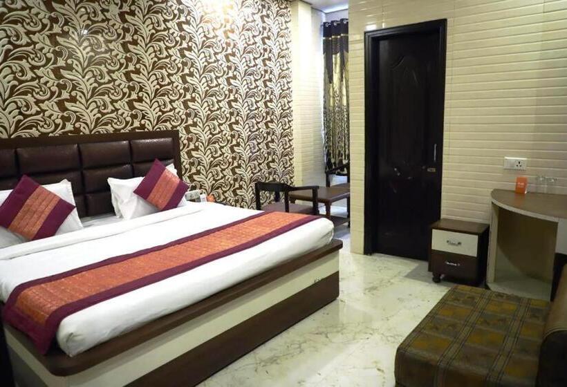 Camera Deluxe, Holy City