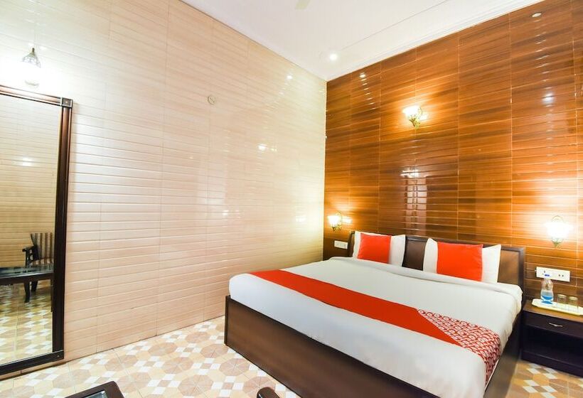 Camera Deluxe, Holy City