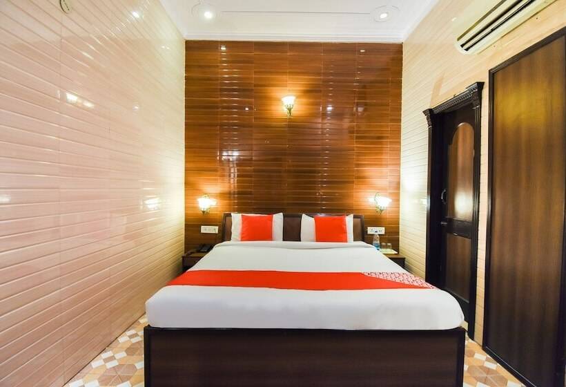 Camera Deluxe, Holy City