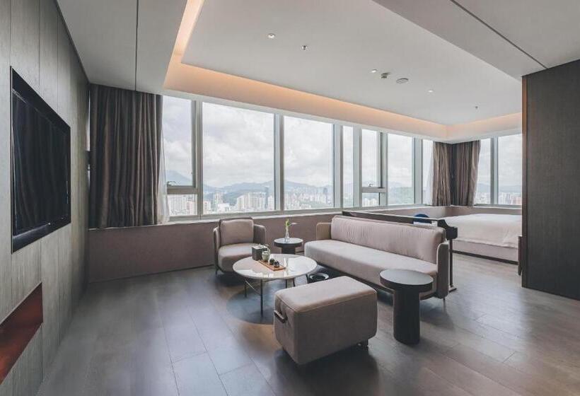 Superior suite with view, Atour Hotel Shenzhen Luohu Shuibei Ibc