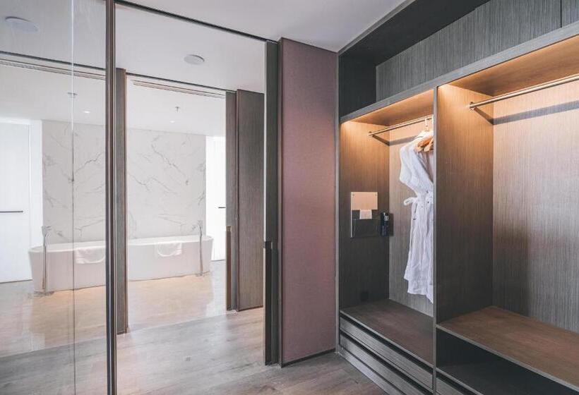 Superior suite with view, Atour Hotel Shenzhen Luohu Shuibei Ibc