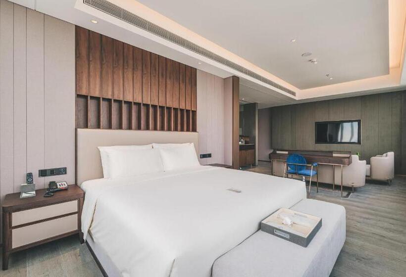 Superior suite with view, Atour Hotel Shenzhen Luohu Shuibei Ibc