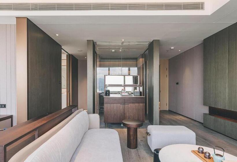 Superior suite with view, Atour Hotel Shenzhen Luohu Shuibei Ibc