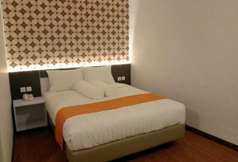 Camera Deluxe, Front One Boutique Tugu Muda Semarang