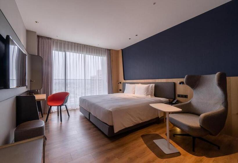 Quarto Standard Cama King, Holiday Inn Express Chiayi, An Ihg