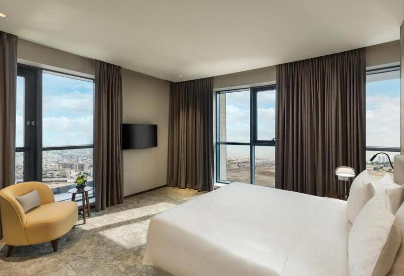 带大床的豪华间, Millennium Place Barsha Heights Hotel