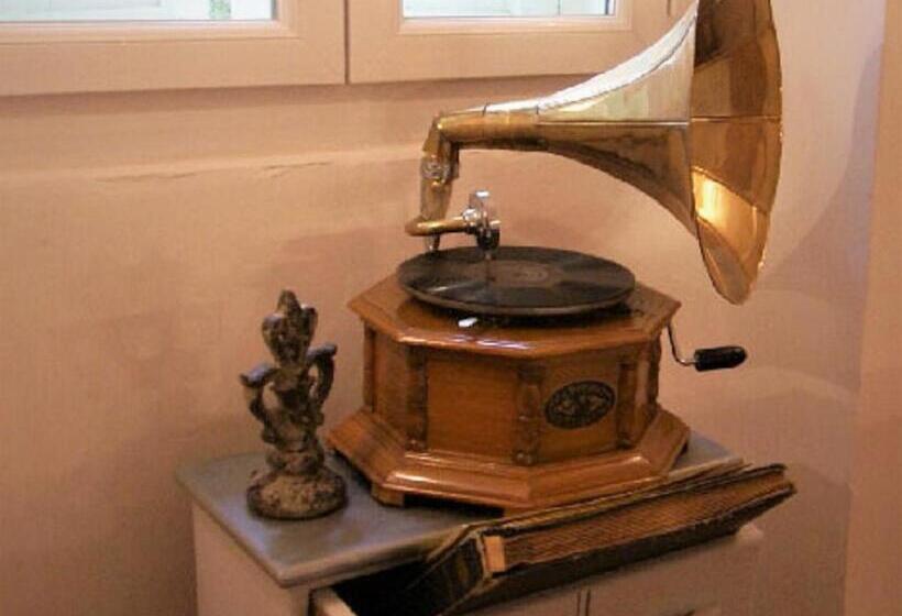 דירת חדר סופריור, Maison Bersane