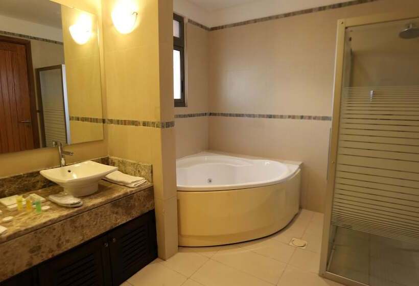 ویلای 3 خوابه با استخر, Tala Bay Residence Families Only