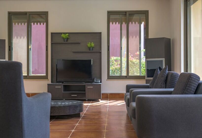 ویلای 3 خوابه با استخر, Tala Bay Residence Families Only