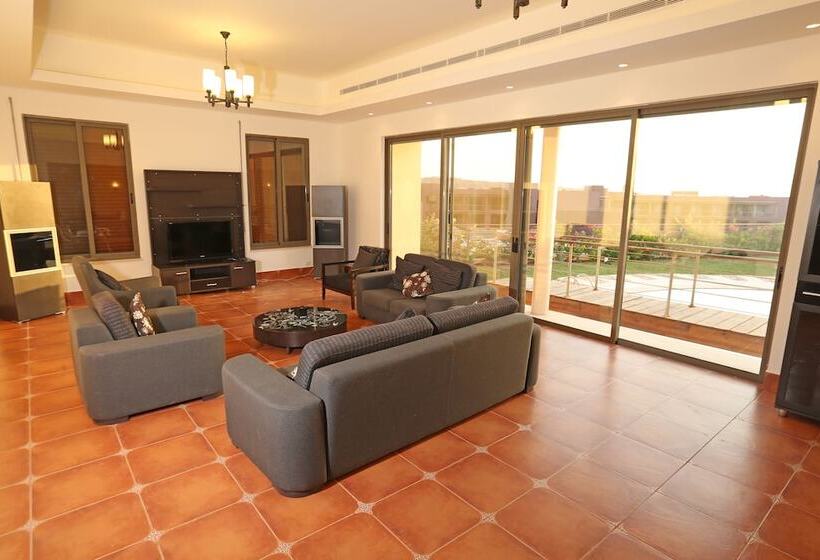 ویلای 3 خوابه با استخر, Tala Bay Residence Families Only