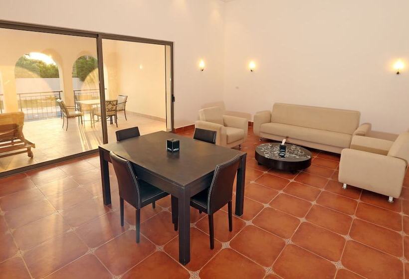 ویلای 3 خوابه با استخر, Tala Bay Residence Families Only