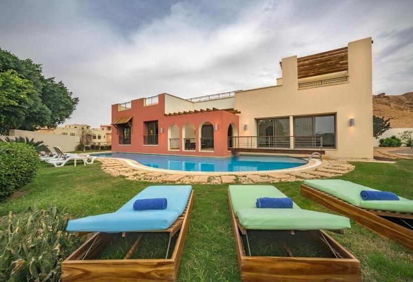 ویلای 3 خوابه با استخر, Tala Bay Residence Families Only