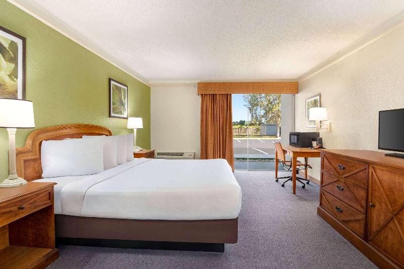 إستوديو قياسى سرير كينج, Baymont By Wyndham Daytona Beach   Intl Speedway