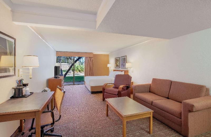 إستوديو قياسى سرير كينج, Baymont By Wyndham Daytona Beach   Intl Speedway