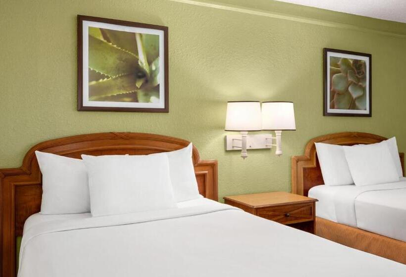 Номер Стандарт 2 Двуспальные Кровати, Baymont By Wyndham Daytona Beach   Intl Speedway