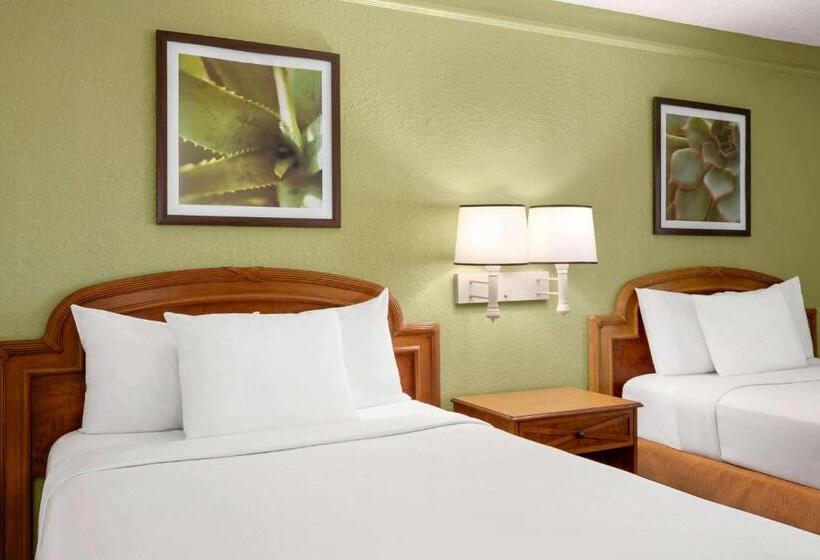 Номер Стандарт 2 Двуспальные Кровати, Baymont By Wyndham Daytona Beach   Intl Speedway