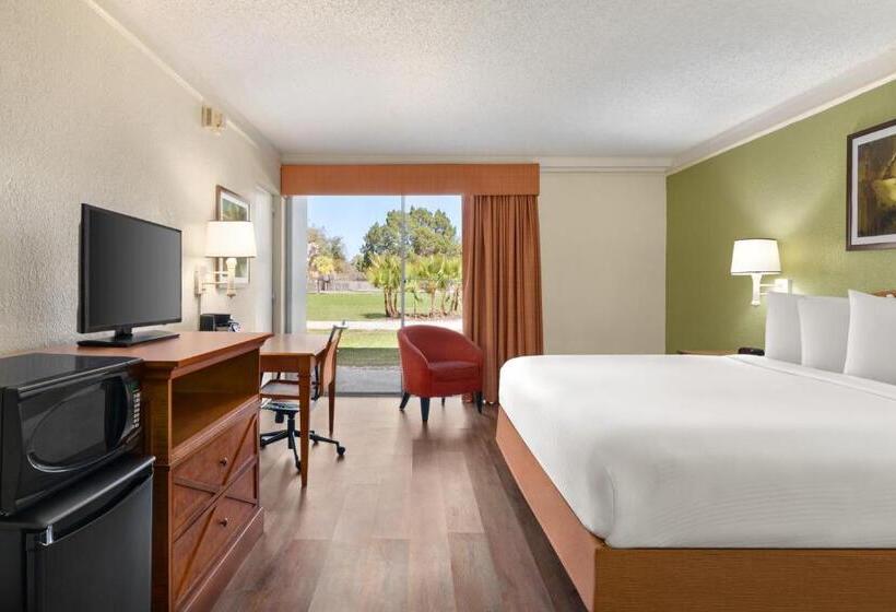 Стандартный Номер Кровать Кинг, Baymont By Wyndham Daytona Beach   Intl Speedway