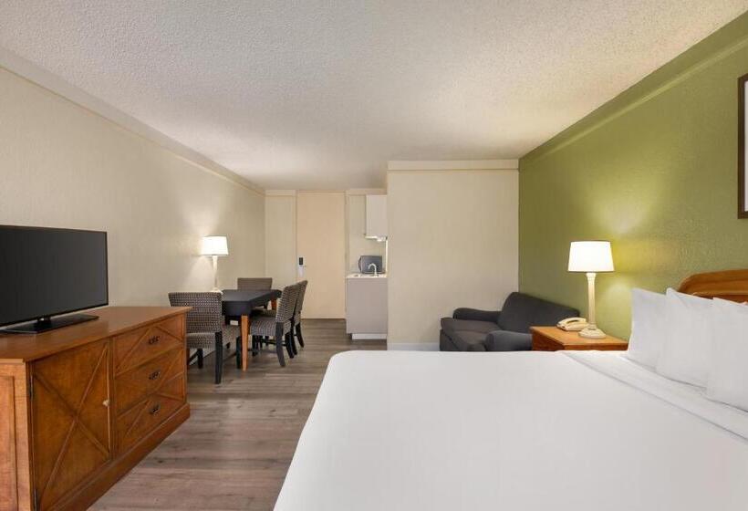 إستوديو قياسى سرير كينج, Baymont By Wyndham Daytona Beach   Intl Speedway