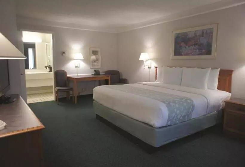 Standard-huone King-vuode, Days Inn By Wyndham Georgetown