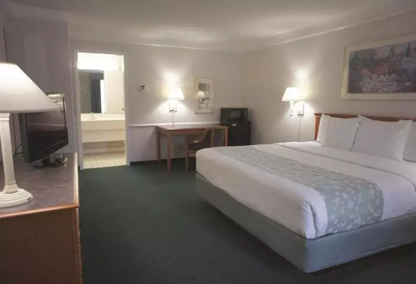 Standard-invahuone King-vuode, Days Inn By Wyndham Georgetown