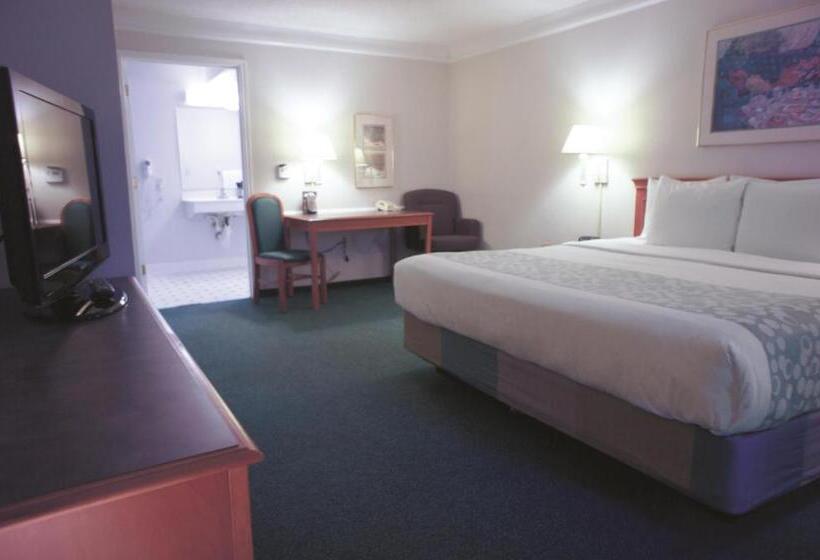 장애인을 위한 킹사이즈 침대 스탠다드 룸, Days Inn By Wyndham Georgetown