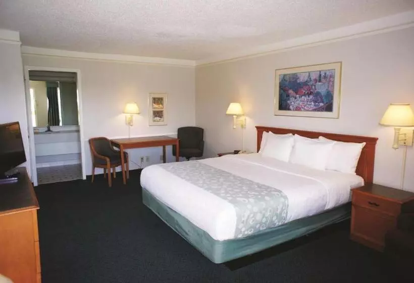 Standard-invahuone King-vuode, Days Inn By Wyndham Georgetown