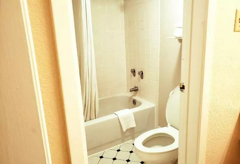 ２ダブルベッドのスタンダードルーム, Econo Lodge Richmond North Chesterfield