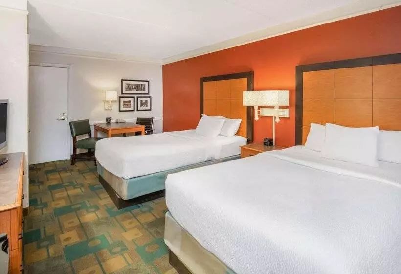 ２ダブルベッドのスタンダードルーム, La Quinta Inn By Wyndham Colorado Springs Garden Of The Gods