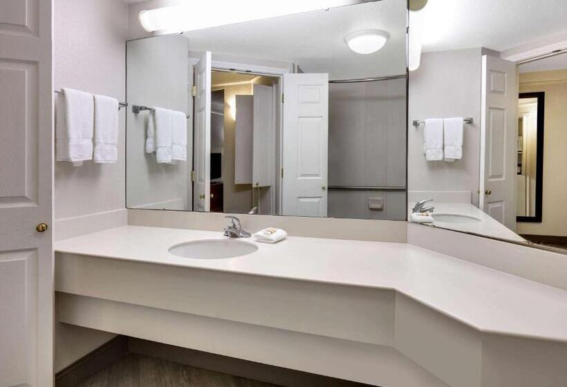 غرفة ديلوكس سرير كينج, La Quinta By Wyndham Dallas   Addison Galleria