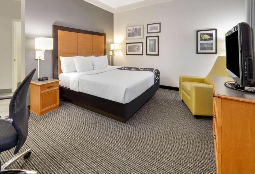 キングサイズベッドのデラックスルーム, La Quinta By Wyndham Dallas   Addison Galleria