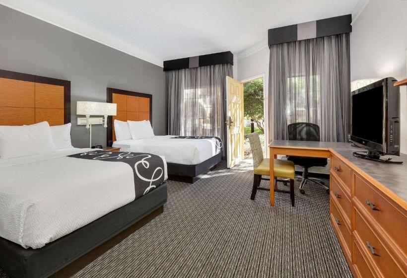 ２ダブルベッドのスタンダードルーム, La Quinta By Wyndham Dallas   Addison Galleria