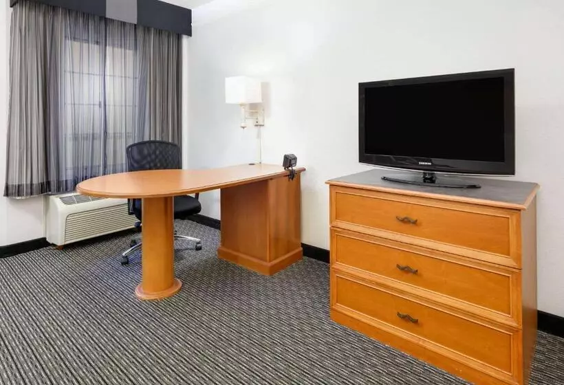 キングサイズベッドのスイートルーム, La Quinta By Wyndham Dallas   Addison Galleria
