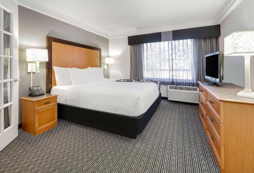 キングサイズベッドのスイートルーム, La Quinta By Wyndham Dallas   Addison Galleria