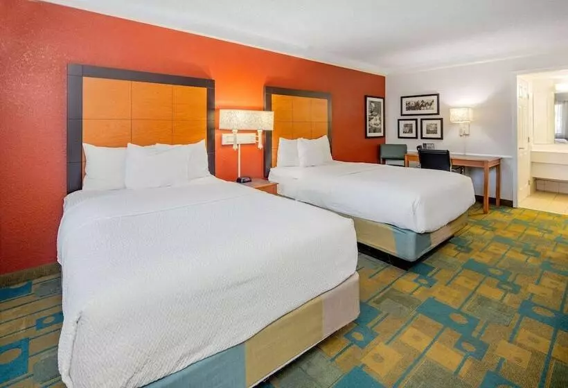 ２ダブルベッドのスタンダードルーム, La Quinta Inn & Suites By Wyndham Irvine Spectrum
