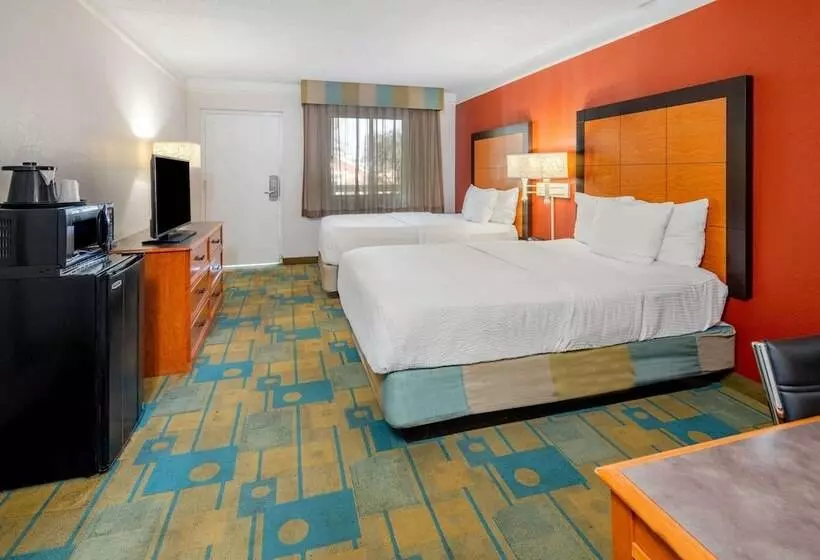 ２ダブルベッドのスタンダードルーム, La Quinta Inn & Suites By Wyndham Irvine Spectrum