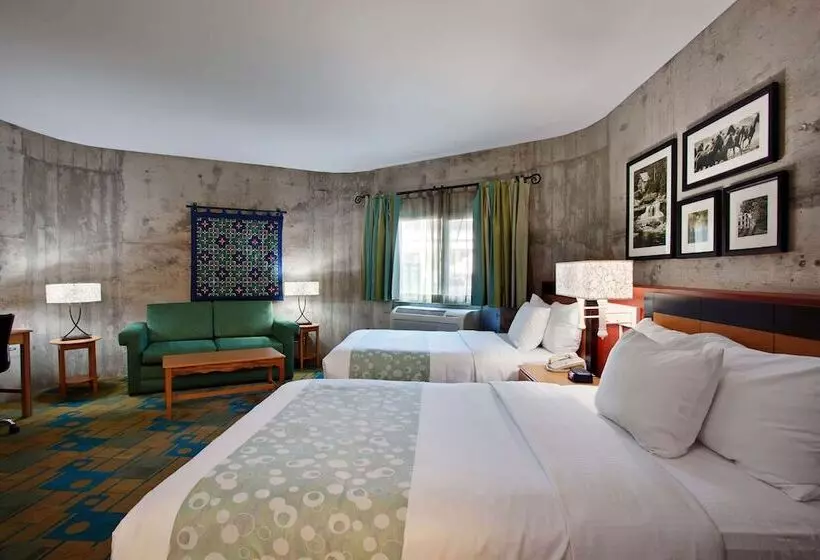 ２ダブルベッドのスタンダードルーム, La Quinta Inn & Suites By Wyndham Irvine Spectrum